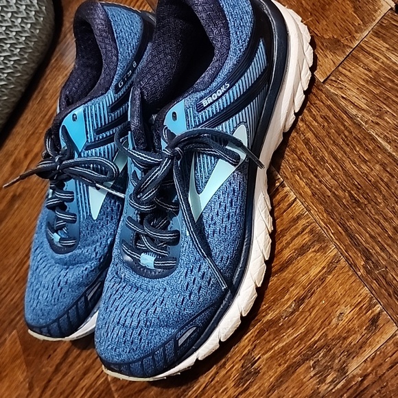 Brooks GTS 8 shoes - Picture 1 of 3
